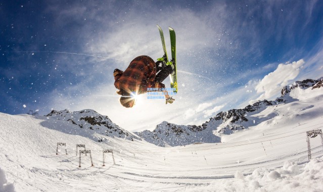 武磊坦言三连冠背后是千钧重压，誓言以更强姿态回归赛场